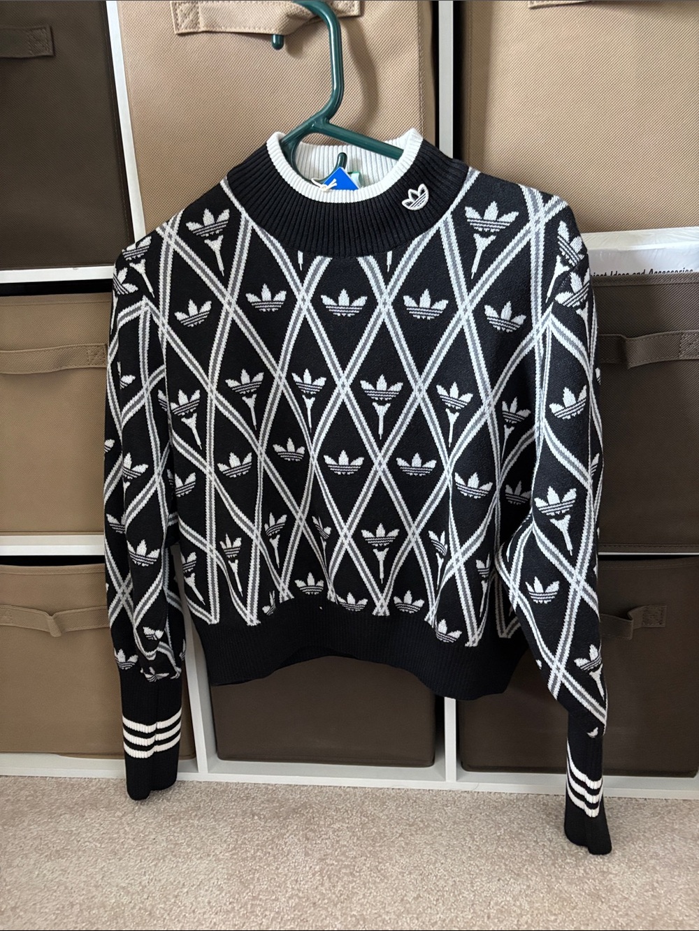 adidas Black & White cropped Trefoil Diamond Turtleneck Sweater size large